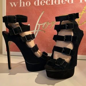 Steve Madden Suede Robbins in Black Suede strappy belt buckle heel